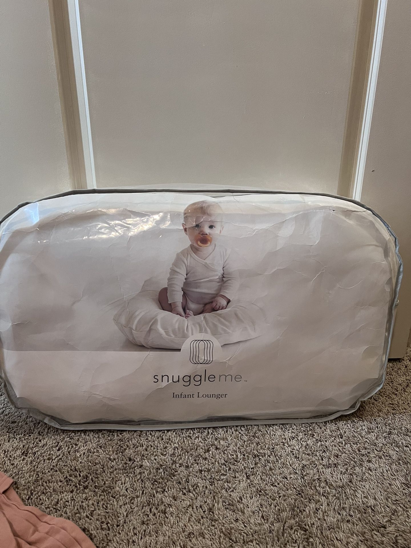Snuggle Me Infant Lounger & 2 Covers 