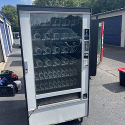 Snack vending machine