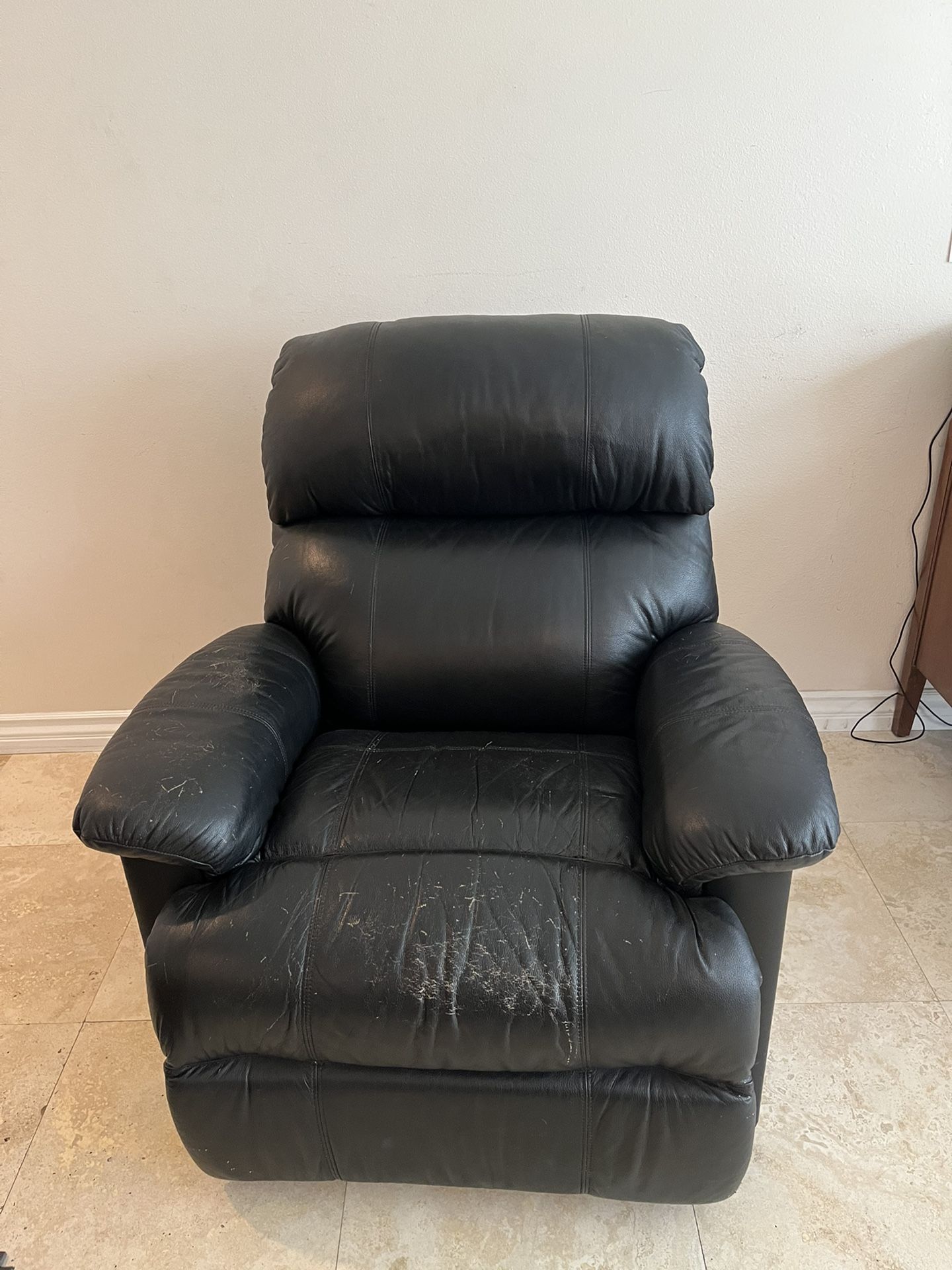 Black Leather Recliner Chair for Sale in San Diego, CA OfferUp