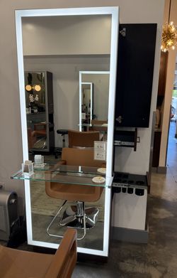Kaemark Lighted Styling Station