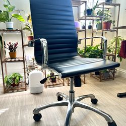 Mid-Century Modern Ribbed Office Chair – Sleek Black & Chrome – Excellent Condition