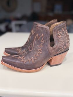 ARIAT WOMEN'S DIXON WEATHERED WESTERN BOOTIES - SNIP TOE