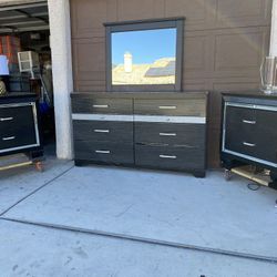 Black Silver Dresser/mirror  & 2 Oscar Faux Alligator Light Nightstands 