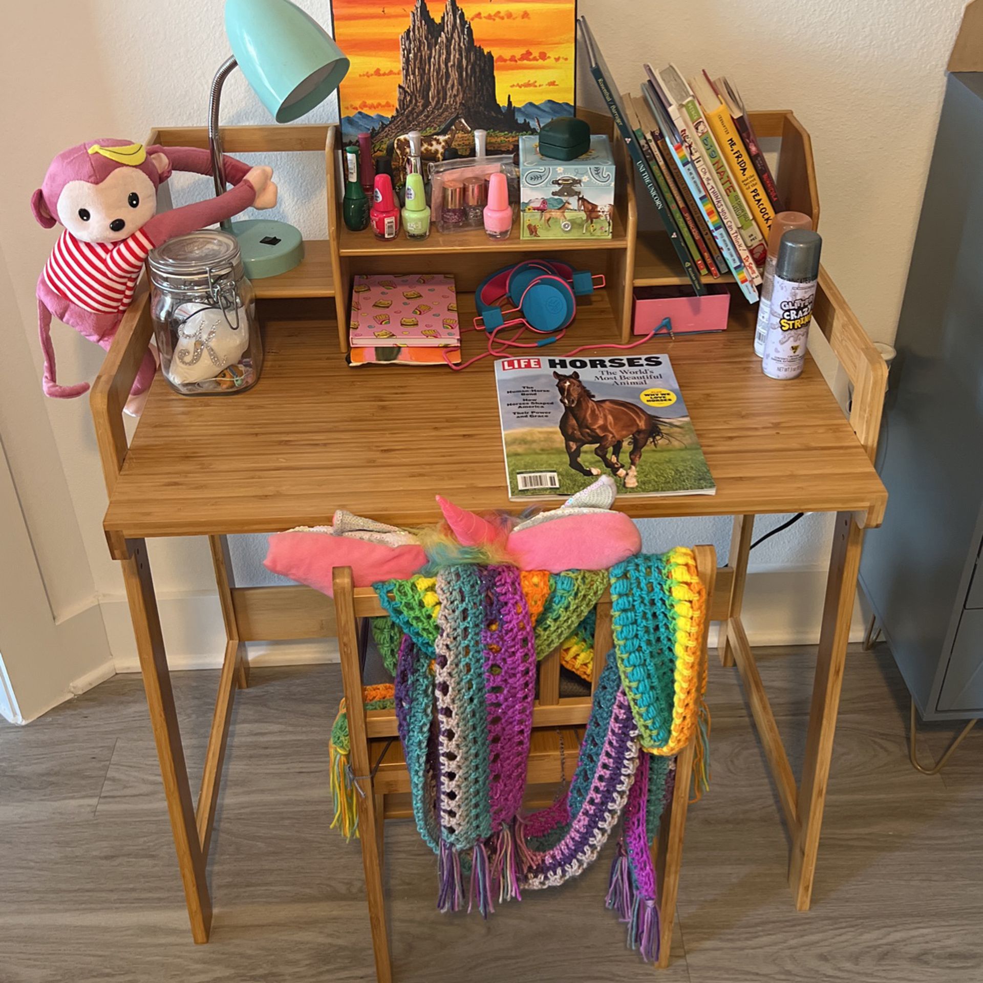 Girls Desk And Chair 