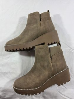 Dolce Vita Taupe Wedge Chelsea Ankle Boots S9