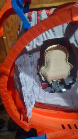 Hot wheels t-rex volcano arena