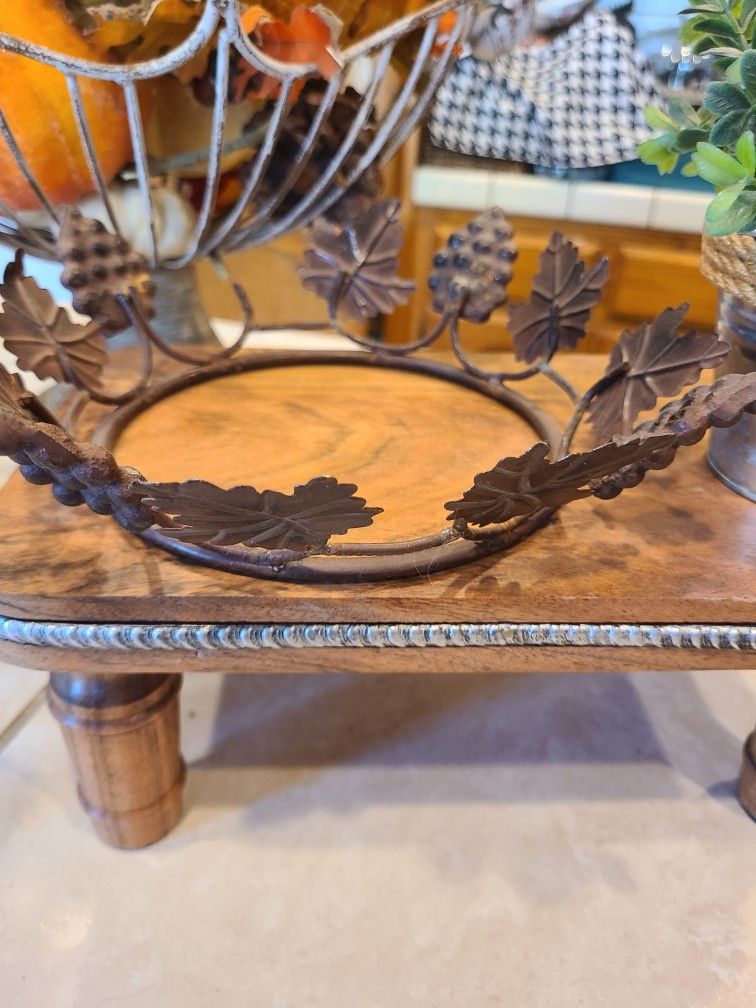 Round Metal Holder