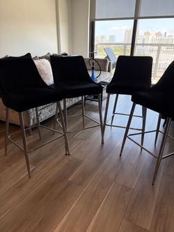 4 Luxury Barstools