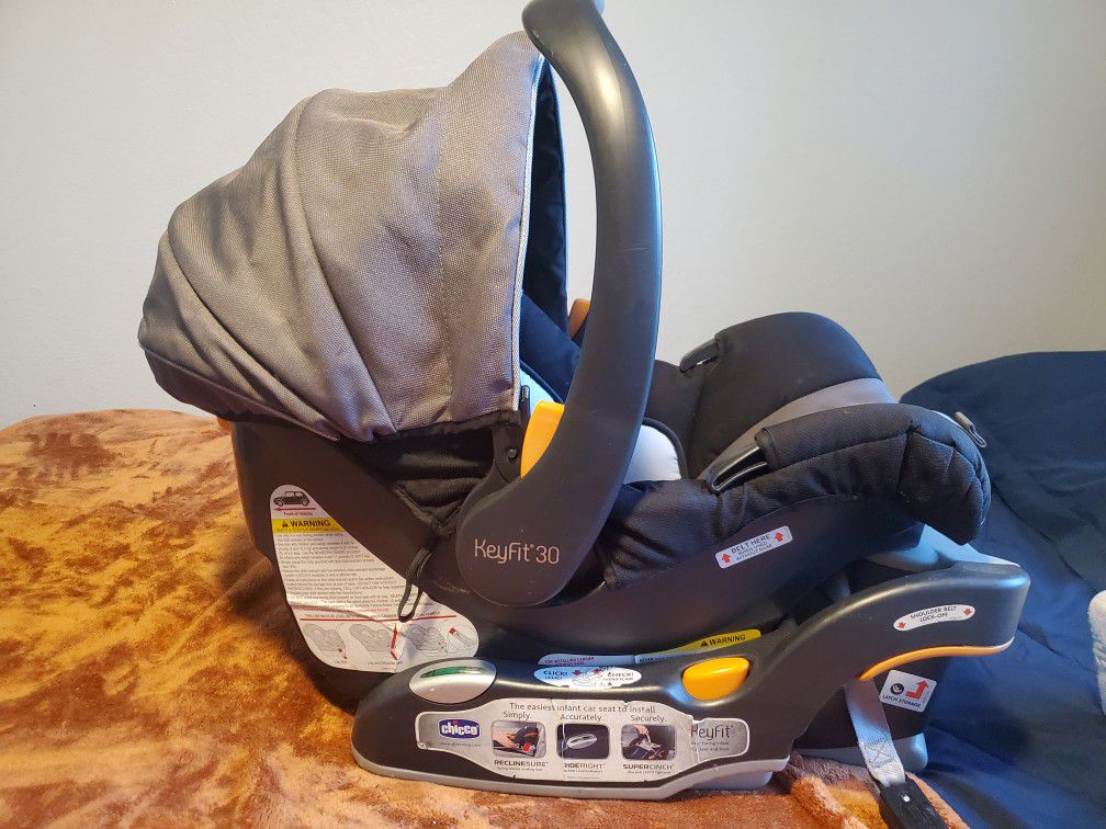 Chicco Infant Keyfit30 Carseat /base 