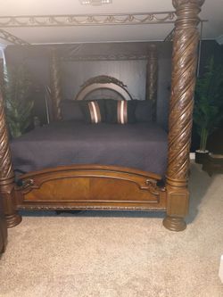 ⭐ MOVING SALE -King Bedframe