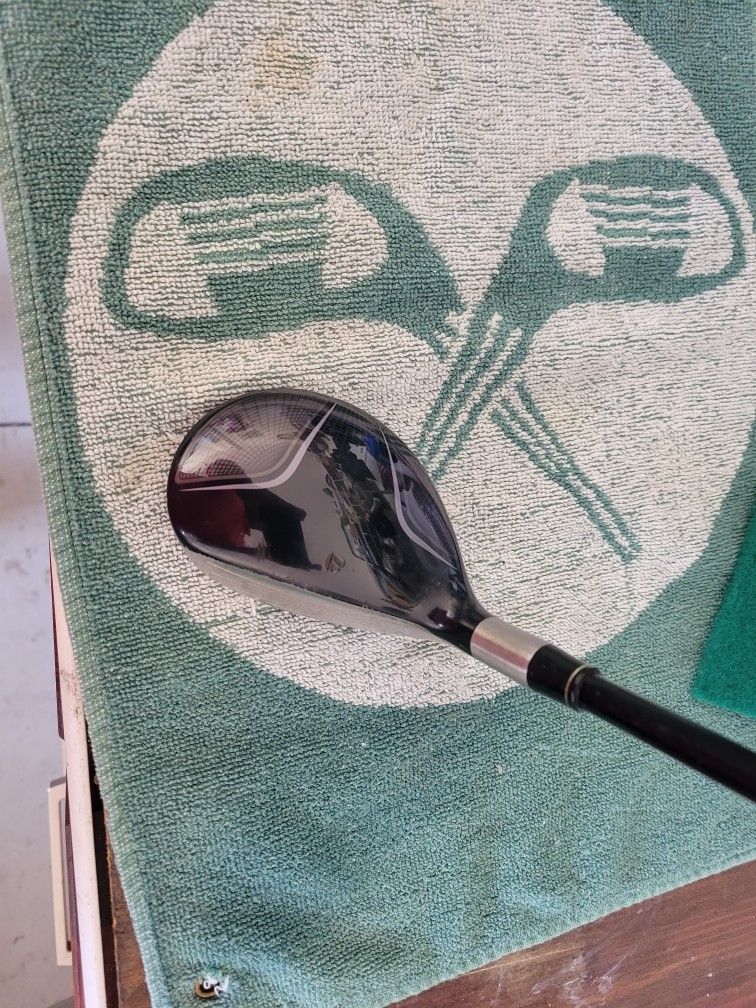 TaylorMade Burner Rescue 3 Hybrid, Utility Club Golf Club.
Regular flex. Great condition