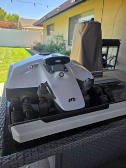 Mammotion LUBA 2 AWD 3000HX Robot Mower w/ RTK For Parts Repair Hub Error