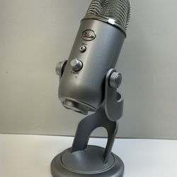 Blue Yeti Professional Multi-Pattern USB Condenser Microphone - Sliver