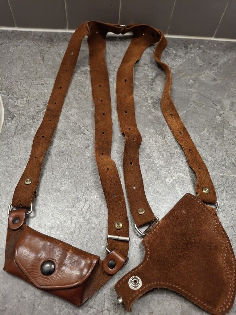 BIANCHI #215 SMITH & WESSON HOLSTER