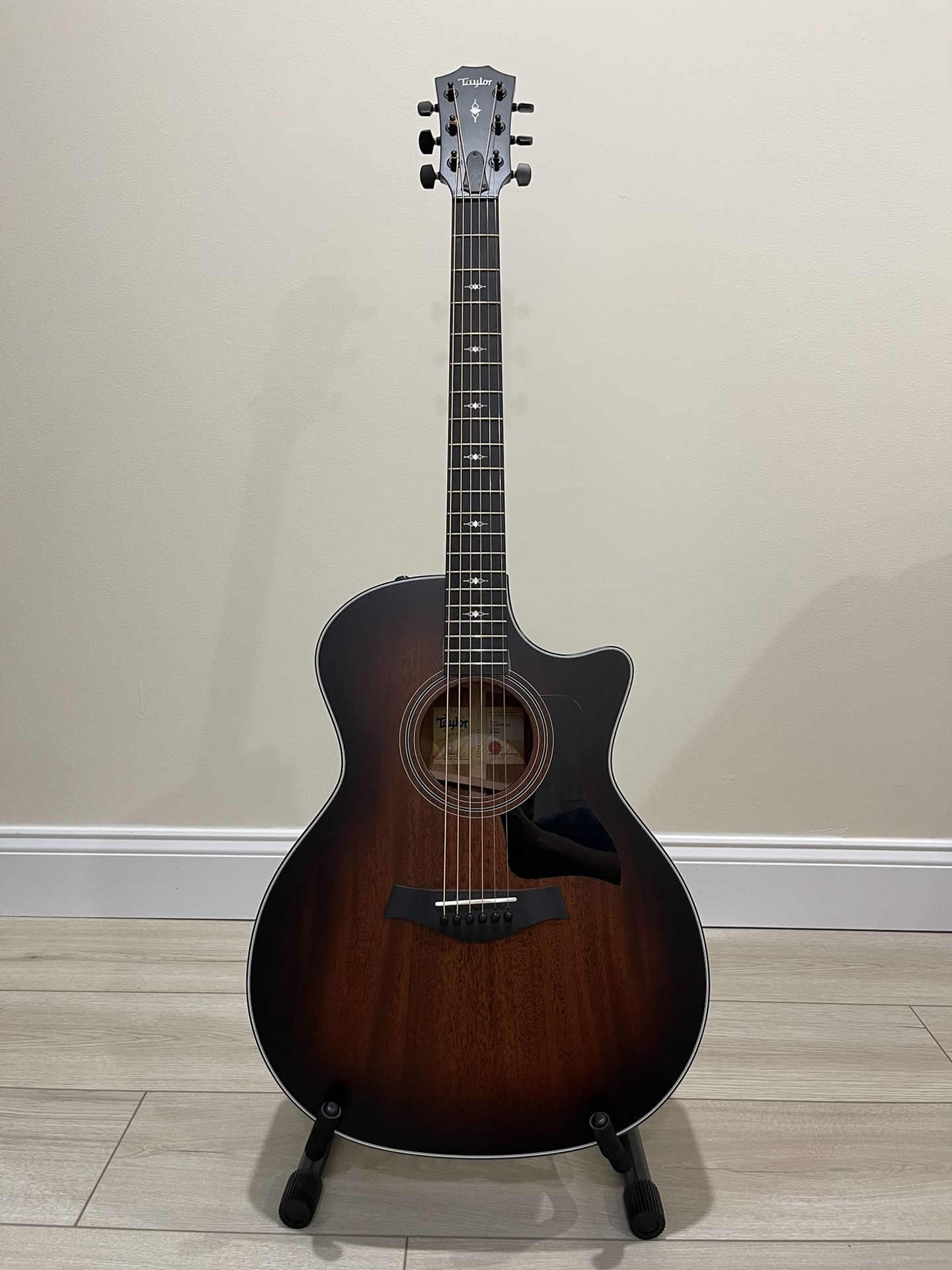 Taylor Guitar 324ce - Excellent Condition 