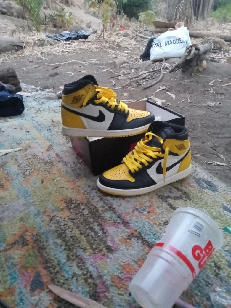 Air Jordans 8.5. Black and yellow.