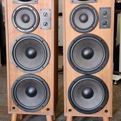 Pair of vintage Realistic Optimus T-200 3-way speakers with covers Radio Shack.
