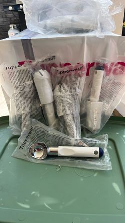 New Tupperware  ice cream scoop white and blue open only for show you /5 scoops available/ $10.00 each one