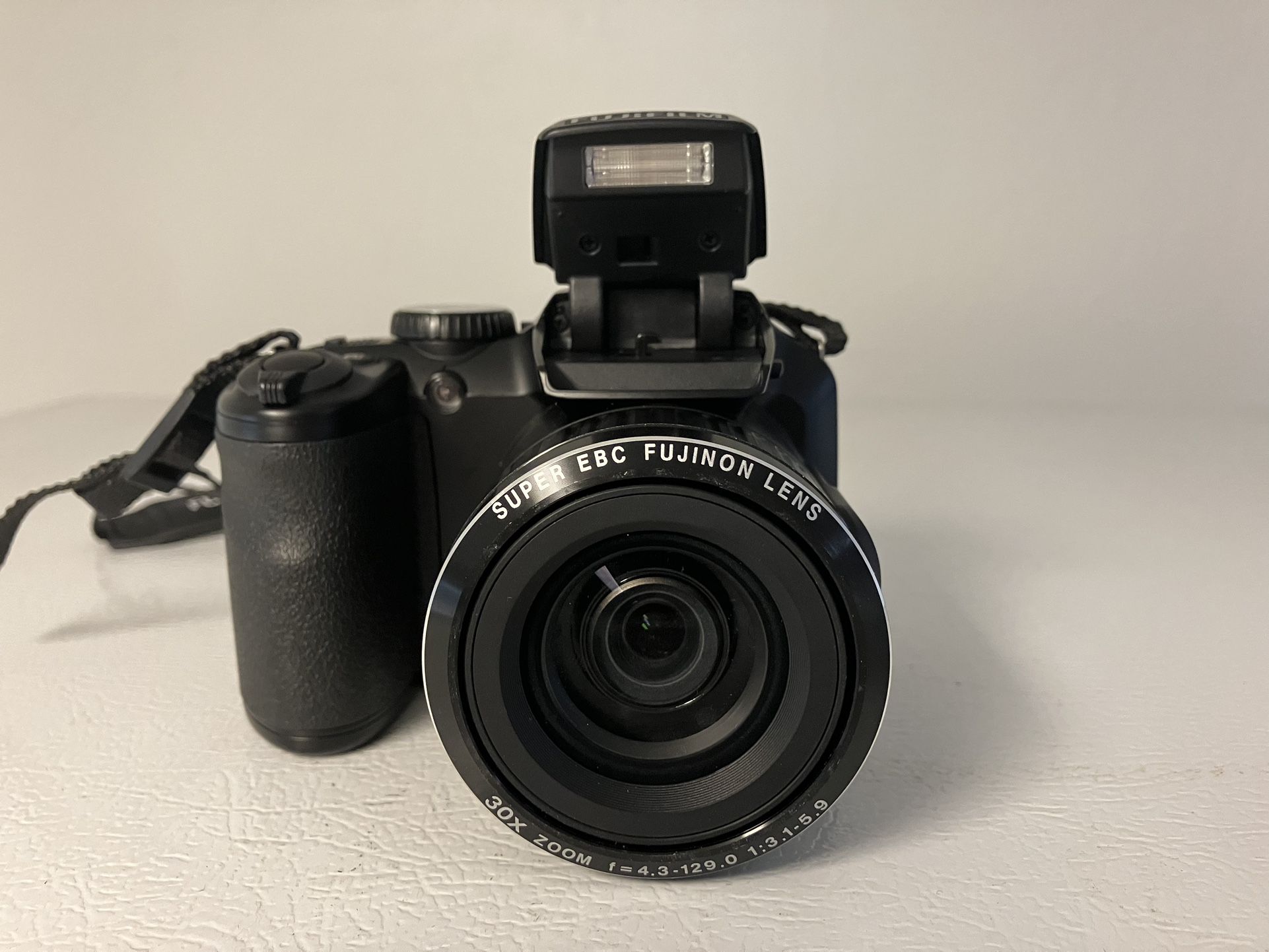 Fuji FinePix S6800 Compact Digital Bridge Camera 24-720mm 30x Zoom Lens