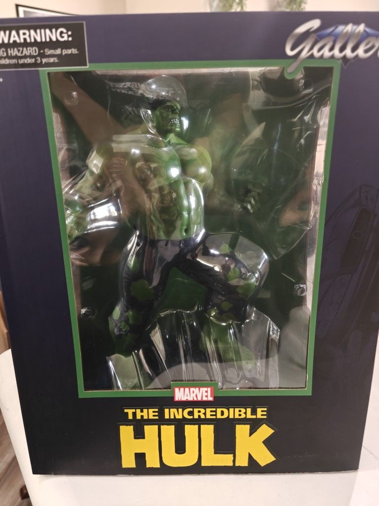 Marvel Incredible Hulk Statue