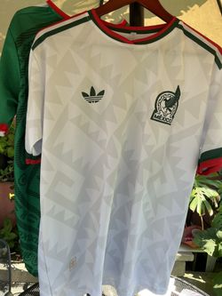 Tengo plalleras de Mexico nuevas l.  Y L