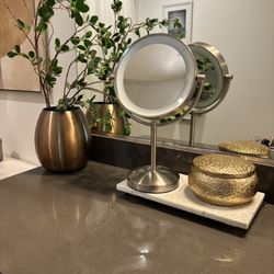 $25 - 4-piece Bathroom Decoratives