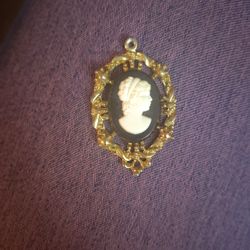 Authentic Edwardian Era (1910's) Cameo Brooch 