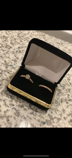 Wedding ring rose gold receipt in picture for specs