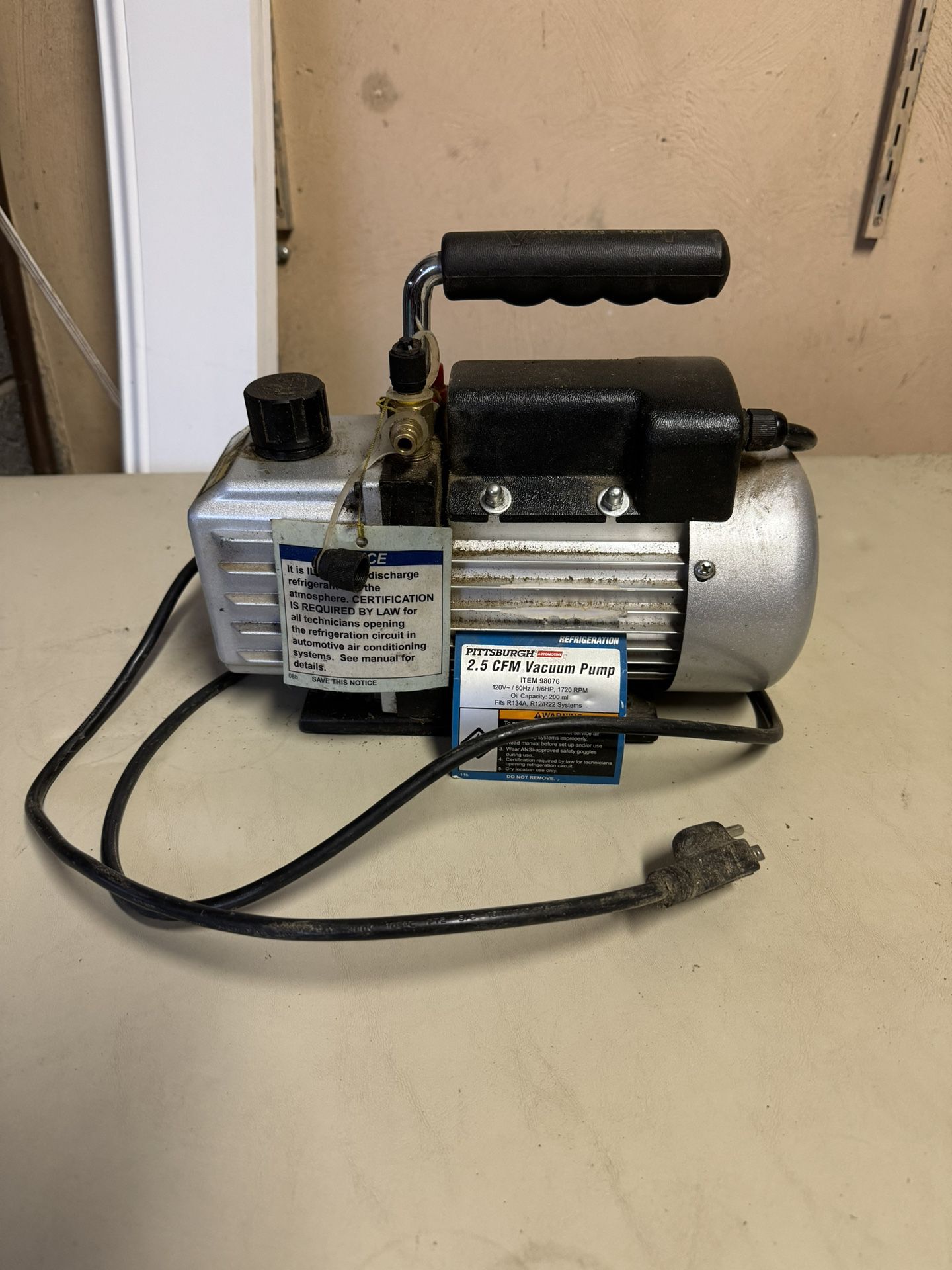 Pittsburgh Automotive 2.5 CFM - 98076 Vacuum Pump