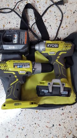 Impact and drill with battery andp charger and bag