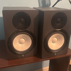 YAMAHA HS8