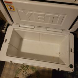 Yeti 65 Ice chest