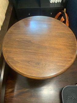 Pristine Vintage Real Wood Round Pedestal Accent Table – High-Gloss Finish