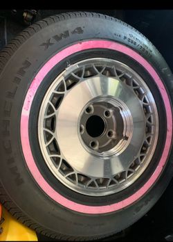 Cadillac Fleetwood wheel and tire