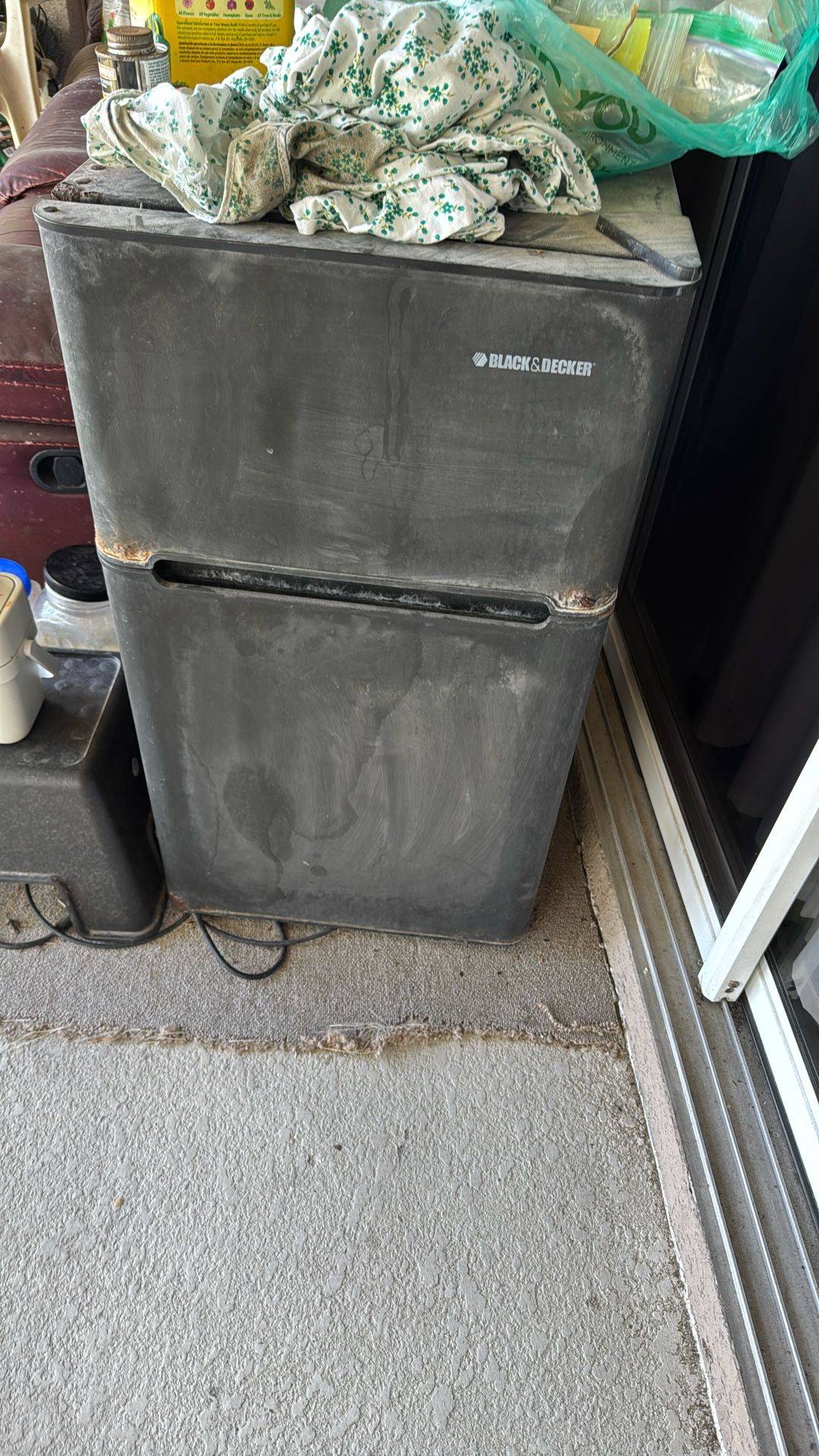 Mini refrigerator