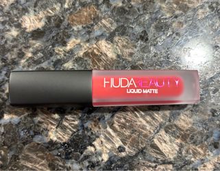NEW HUDA BEAUTY LIQUID MATTE LIPSTICK IN MISS AMERICA $5!!