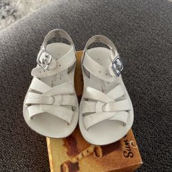 Sun-San Salt Water Sandals Size 6