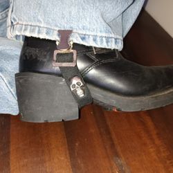 Jean Under Boot Strap With Skills