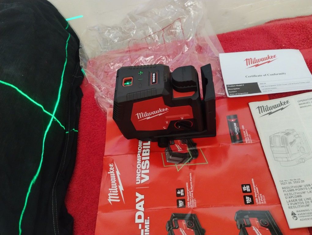 USB Charger Milwaukee Láser Kit $230