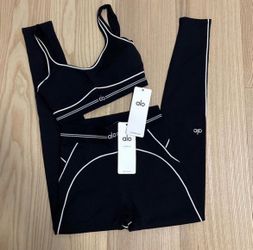 Black leggings alo set size M come with tag and bag, price is 120