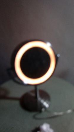 Beauty and makeup mirror (Magnified  dual sided)