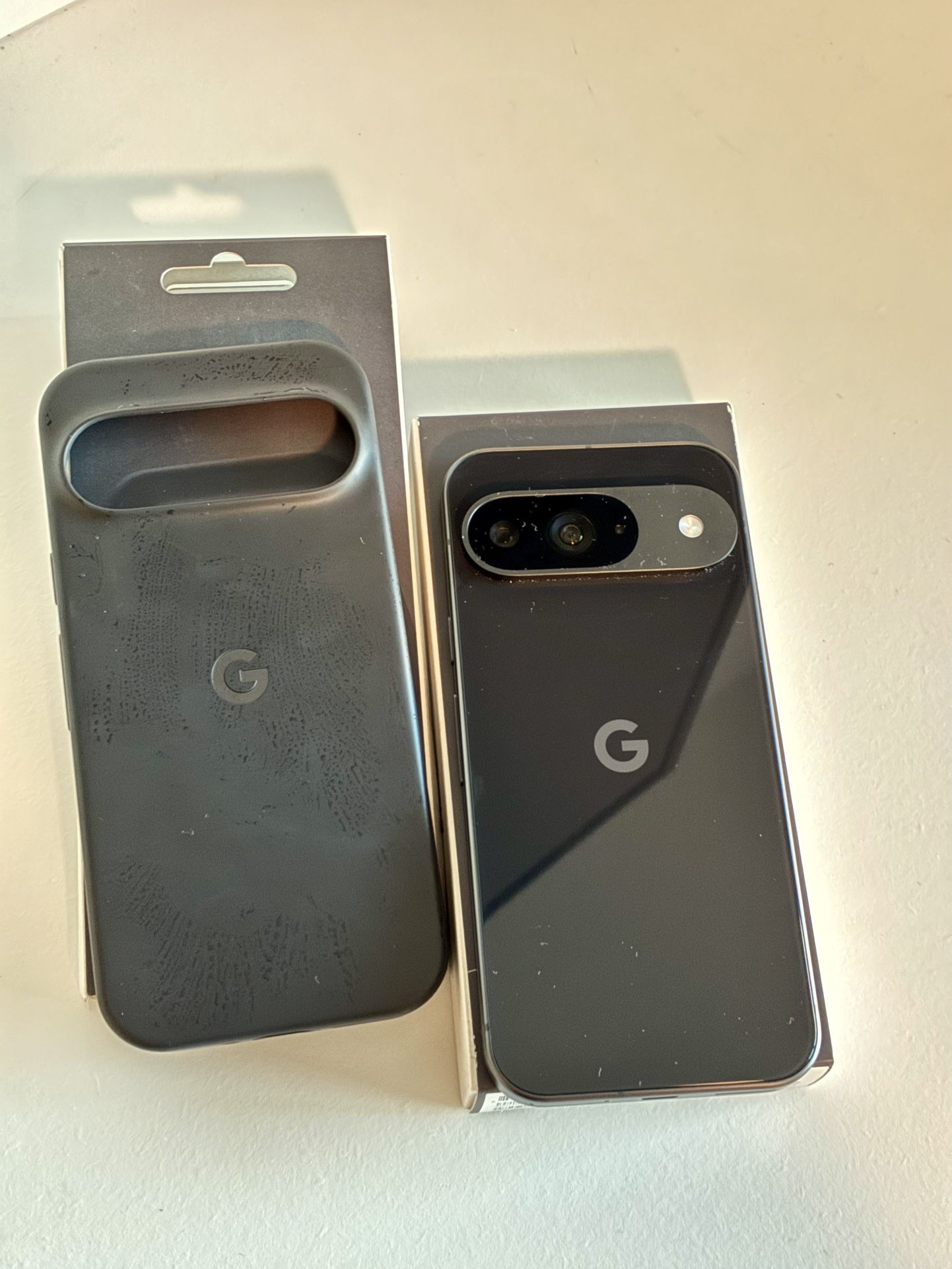 Unlocked Google Pixel 9 Obsidian 128GB OEM Case And Screen Protector Phone