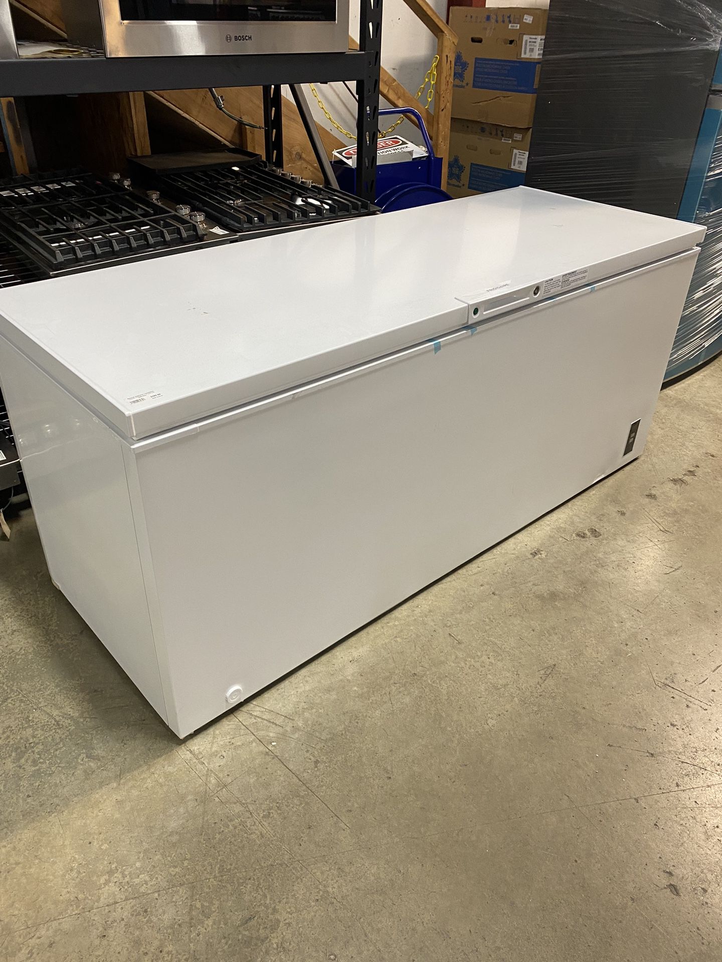 Frigidaire FFCL2042AW 74 Inch Chest Freezer with 19.8 Cu. Ft. Capacity