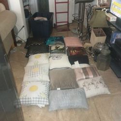 Throw Pillows 15 Pillows for $20