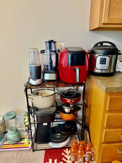 Kitchen appliance & cookware bundle