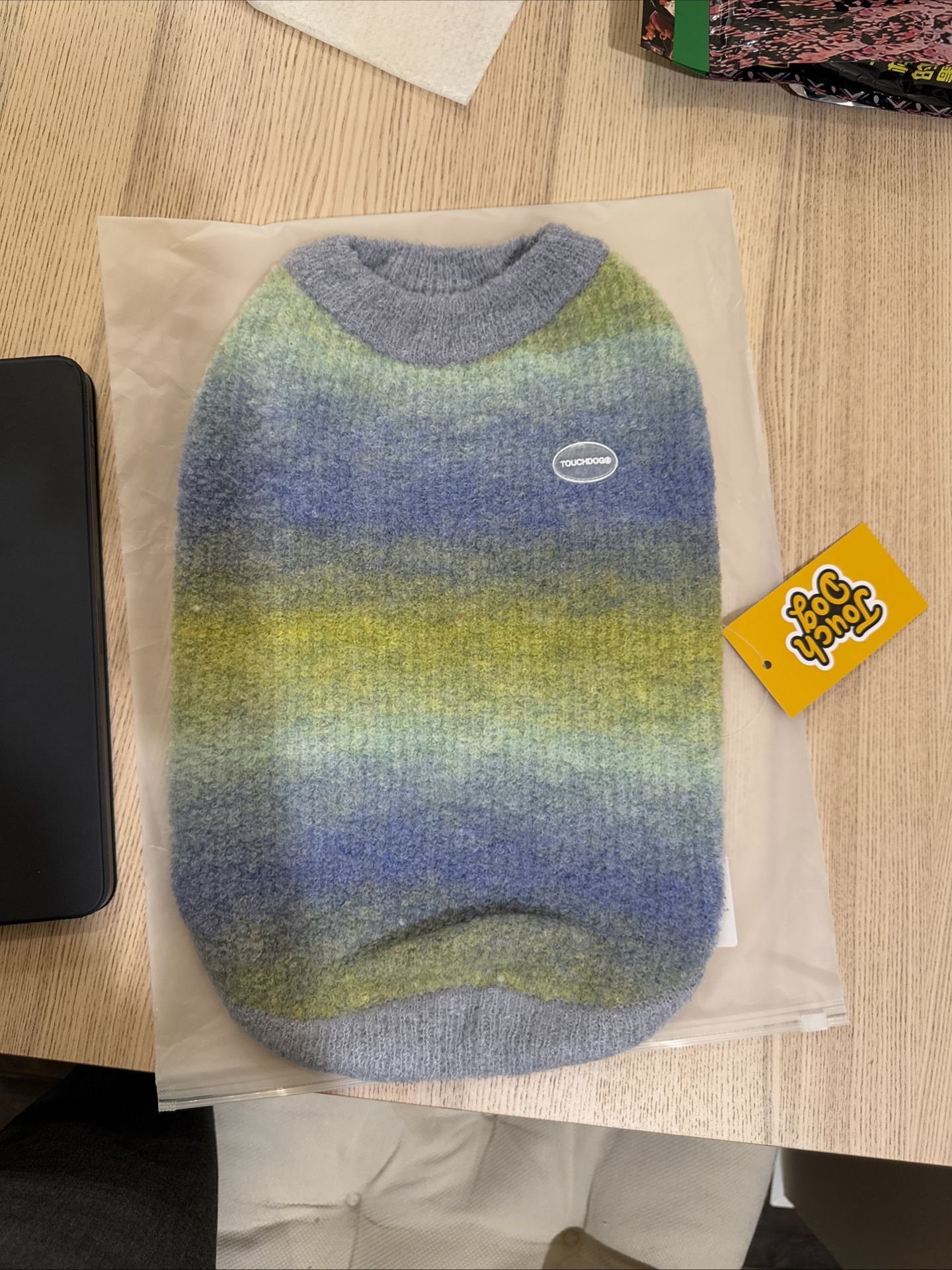 TOUCHDOG Gradient Knit Dog Sweater (L) – Soft & Warm, Fits 14-22lbs Dogs