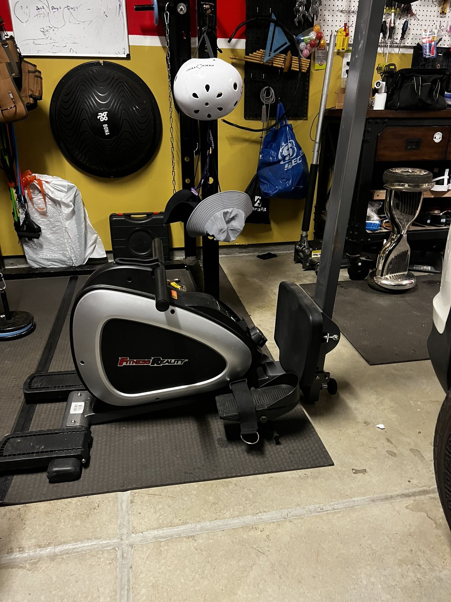 Fitness Reality Rowing Machine 