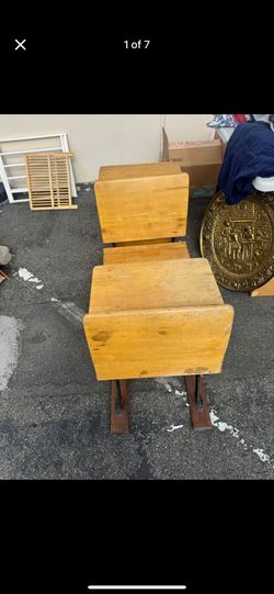 1800 or 1900 vintage children’s desk