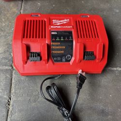 Milwaukee Dual Bay Rapid Charger