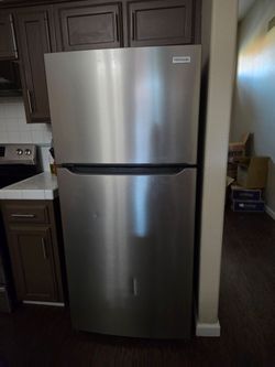 SS Frigidaire 17.5 cu ft